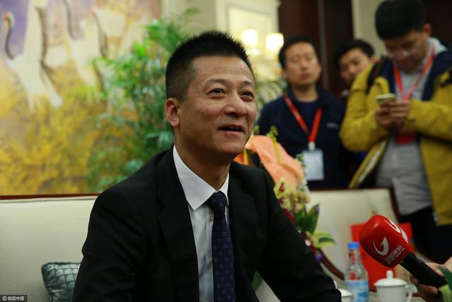 米体：引进菲利普斯需与纽卡热刺西甲法甲多队竞争，但尤文未放弃据《米兰体育报》报道，尽管引进卡尔文-菲利普斯需要与热刺、纽卡以及西甲、法甲多队进行竞争，但尤文图斯并没有放弃。